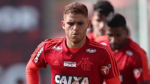 Galatasaray Cuellar ile anlaştı sıra Flamengo'da... Galatasaray’ın Cuellar ile prensip anlaşmasına vardığını, ancak kulübü Flamengo ile pazarlıkların çözüme kavuşmadığını belirtildi. (Fanatik)