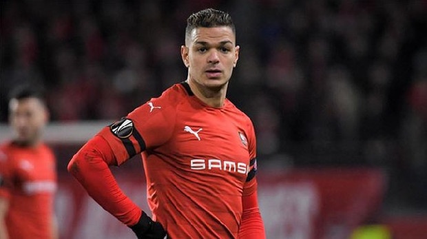 32 yaşındaki 10 numaranın maddi yükü ağır bir sözleşme istemesi ve çok sayıda menajerin ortaya çıkması F.Bahçe’yi rahatsız etti. Ben Arfa’yı yakından tanıyan Comolli bu sorunları çözerse Fransız yıldız Sarı-Lacivertli formayı sırtına geçirecek. (Akşam)