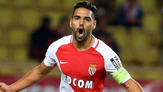 Kolombiyalı golcü Radamel Falcao, Galatasaray'dan bonservis isteyen Monaco'ya rest çekti. Bu arada Monaco Teknik Direktörü Jardim, yeni golcü alınmadan Falcao'nun gitmesine izin vermiyor. (Fotospor)