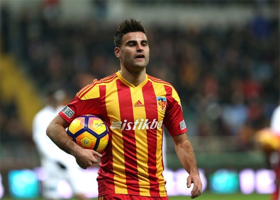 Deniz Türüç
Beklentileri Sumudica ile aşarak sezonun en dikkat çeken takımlarından biri olan Kayserispor'un en önemli isimlerinden biri de Deniz Türüç oldu. İstanbul takımları ile ismi anılan Deniz için doğru zaman bu yaz olabilir.