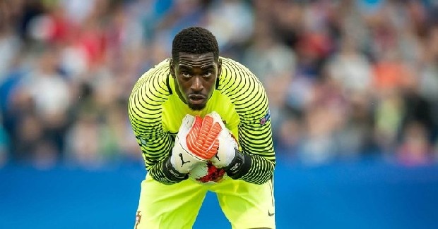 Bu sezon takımı baştan aşağıya değiştiren Fenerbahçe, yeni kalecisi için de Portekiz'e yöneldi. Emektar kaptan Volkan Demirel'in performansından memnun kalmayan, Kamerunlu file bekçisi Kameni'yi de gözden çıkaran sarı-lacivertli yönetim, Benfica'nın Portekizli eldiveni Bruno Varela'yı gündemine aldı. (Sabah)