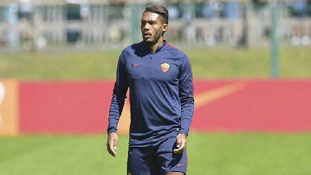 Galatasaray, Fatih Terim’in ısrarla istediği Juan Jesus için Roma’ya yeni bir teklif yaptı. Yönetim 1.5 yıllık kiralama için 3 milyon Euro önerdi. (Takvim)