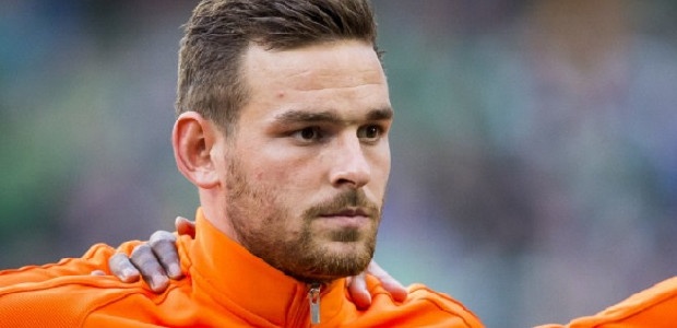 14 Mayıs 2018’de Fenerbahçe ile sahaya çıktıktan sonra 8 aydır sahalardan uzak olan Vincent Janssen sahalara döndü... Hollanda basını bir süre önce Tottenham’ın rezerv takımıyla sahalara dönen Vincent Janssen’in Fenerbahçe’ye yeniden kiralanacağını iddia etse de, Hollandalı golcünün Galatasaray’a önerildiği ortaya çıktı.

Vincent Janssen’in menajerinin daha önce de önerdiği oyuncusunun bu kez sağlık raporlarını Galatasaray’a göndererek görüşme istediği bildirildi. (Fotospor)