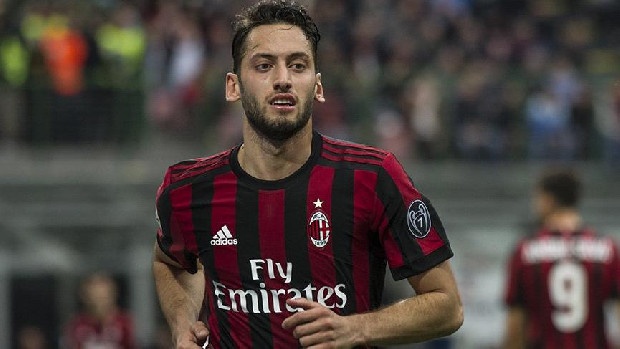 Galatasaray'da Teknik Direktör Fatih Terim'in Milan'dan Franck Kessie, Lucas Paqueta ve Hakan Çalhanoğlu'ndan birini transfer etmek istediği kaydedildi. Terim'in öncelikli hedefinin ise Hakan Çalhanoğlu olduğu bildirildi. (Fotospor)