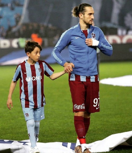 Trabzonspor Başkanı Ahmet Ağaoğlu, Yusuf Yazıcı'nın değerinin 25 milyon Euro, kardeşi Furkan Yazıcı'nın değerinin ise 5 milyon Euro olduğunu açıkladı.