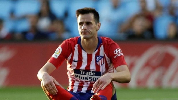 Galatasaray’ın sezon başında da kadrosuna katmaya çalıştığı, ancak 14 milyon Euro bonservis karşılığında Atletico Madrid’in yolunu tutan Nikola Kalinic, tekrar Cim Bom’un radarında. (Fanatik)