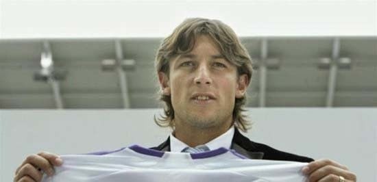 GABRIEL HEINZE
Manchester United'tan Real Madrid'e: 12 milyon Euro Real Madrid'den
Marsilya'ya: 1.5 milyon Euro
ZARAR: 10.5 MİLYON EURO