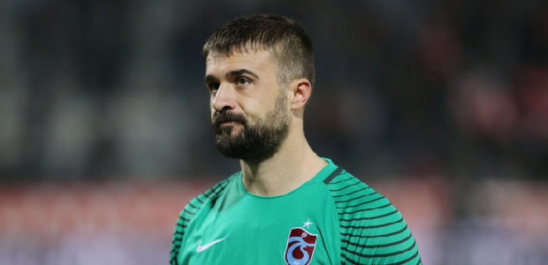 Trabzonspor, Onur Kıvrak'ın sözleşmesinin karşılıklı anlaşmayla feshedildiğini KAP'a bildirdi. Onur Kıvrak'ın mevcut alacakları ise yapılandırılacak.