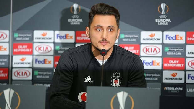 Rodallega ile anlaşma sağlayamayan , Adebayor’dan da yaşı nedeniyle vazgeçen Bordo-Mavililer, Beşiktaş ile sözleşmesi sona eren Mustafa Pektemek’i gündemine aldı.

Karadeniz ekibinin oyuncunun menajeriyle bir araya geldiği ve teklifini ilettiği öğrenildi. 30 yaşındaki oyuncunun da Trabzonspor’a sıcak baktığı belirtildi. (Güneş)