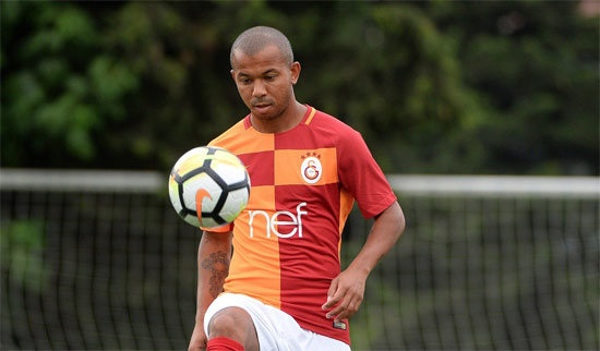 Mariano
Galatasaray'da ortaya koyduğu performansla lig tarihinin en iyi sağ beklerinden biri olması beklenen Mariano, Avrupa'da ve Brezilya'da piyasası olan oyunculardan. 31 yaşındaki oyuncu, ilk yarıdaki performansını sezona yayabilirse, sezonun bitmesiyle birlikte Galatasaray yönetiminin masasında birçok teklif olabilir.