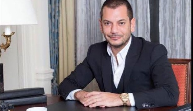 Ertuğrul Doğan kimdir?
Ertuğrul Doğan 1977 Trabzon doğumludur. Gayrimenkul ve Enerji sektöründe 300 milyon doları aşan yatırımlarıyla dikkati çeken Oltan-Köleoğlu Enerji Yatırım’ın Yönetim Kurulu Başkanıdır. Ertuğrul Doğan, ayrıca geçtiğimiz günlerde vefat eden iş dünyasının yakından tanıdığı ve çok sevdiği Trabzon Ticaret Borsası eski başkanı Şükrü Köleoğlu’nun da damadıdır. Evli ve 2 çocuk babasıdır.