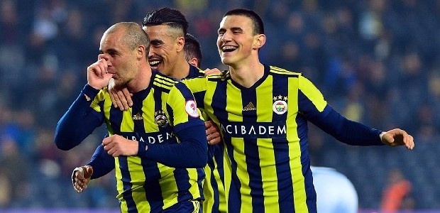* Kocaman devre arasında Aatıf’a gelen tekliflere “asla bırakmam” cevabını verdi. Aatıf da kendisine güvenen Kocaman’ın yüzünü kara çıkarmadı.