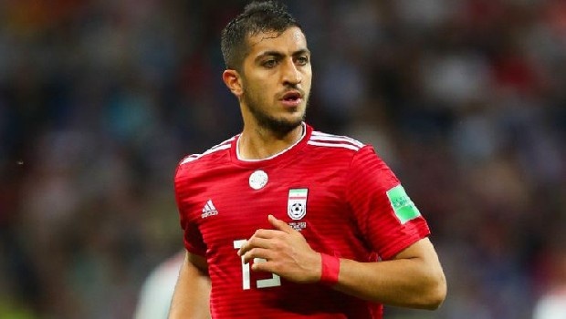 Majid Hosseini'nin serbest kalma maddesini kullanacağını KAP'a bildiren Trabzonspor’a, İstiklal’den olumsuz yanıt geldi. İran temsilcisinin, “Bu durumu FIFA’ya taşıyacağız”açıklaması sonrasında Fırtına, planlarını yeniden yapmaya başladı. (Fanatik)