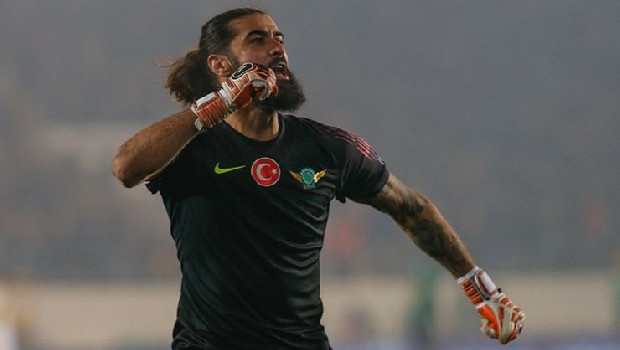 Galatasaray, Akhisarspor'dan Fatih Öztürk'e talip oldu. 32 yaşındaki kalecinin de gelmek istediği öğrenildi. (Hürriyet)