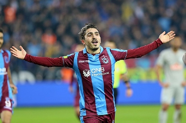 Türk Messi olarak adlandırılan Abdülkadir Ömür'ün Manchester City tarafından transfer edilip, Sporting Lizbon'a kiralanmak istendiği yazıldı. (A Bola)
