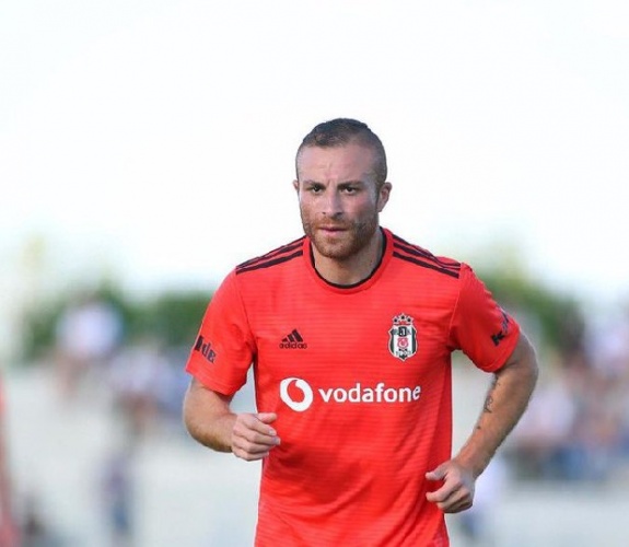 Gökhan Töre: 2014 yılında rubin Kazan2dan bonservisi alınan Gökhan, 2016'da İngiltere'nin West Ham takımına 3 milyon Euro bedelle kiralık gitti, 1 sezon sonra geri döndü.