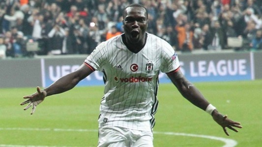 VINCENT ABOUBAKAR | PORTO >> BEŞİKTAŞ | 2016 | Beşiktaş formasıyla 38 maçta 19 gol ve 4 asistlik performans ortaya koyan Kamerunlu golcü, takımının şampiyonluğuna attığı gollerle büyük katkıda bulunmuştu.