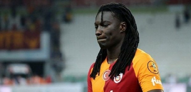 Benfica'dan Jonas ile anlaşamayan Al Nasr, Galatasaray'ın golcüsü Bafetimbi Gomis için 10 milyon Euro'yu gözden çıkardı.