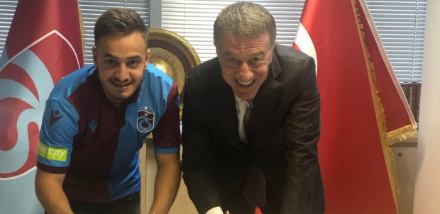 Trabzonspor, 20 yaşındaki futbolcu Yusuf Sarı ile 3 yıllık sözleşme imzaladı.