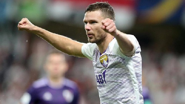 Beşiktaş ile yolları ayrılan kaleci Tolga, kulüp arayışını sürdürürken, menajerler tarafından Galatasaray'a önerildi. Yönetimin bu aşamada çekimser olduğu öğrenildi. (Hürriyet)