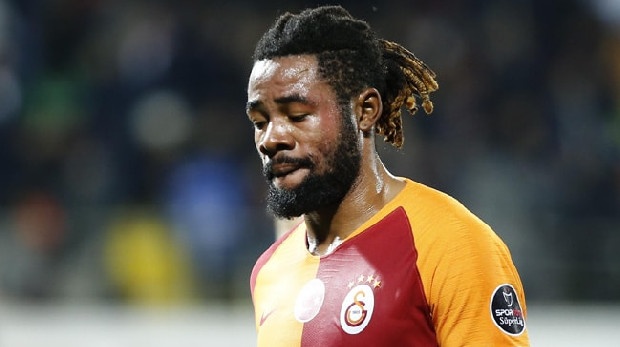 Galatasaray, Christian Luyindama’nın bonservisini 5 milyon euro karşılığı aldığını açıklarken, bu oyuncuya hemen bir alıcı çıktığı öğrenildi. Demokratik Kongolu oyuncu yu uzun süredir takip eden Aston Villa, satış opsiyonu Galatasaray’da olduğu için Standard Liege’e teklif yapamamıştı. Aslan’ın transferi resmiyete bindirmesi sonrası İngilizler’in 12 milyon euroluk bir teklif yaptığı ifade edildi. Cim-Bom henüz cevap vermedi. (Star)