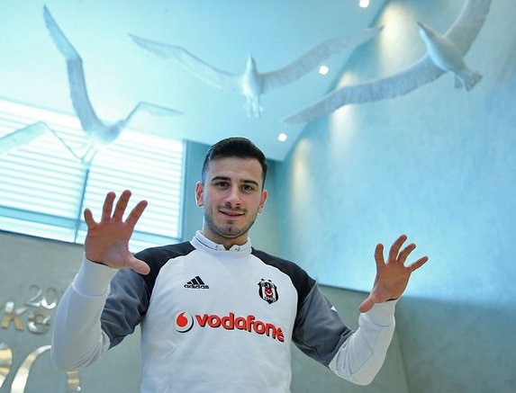 Beşiktaş kulübü, Oğuzhan Özyakup'la kriz yaşandığı iddialarını yalanladı.