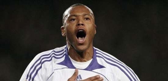JULIO BAPTISTA
Sevilla'dan Real Madrid'e: 20 milyon Euro
Real Madrid'den Roma'ya: 10 milyon Euro
ZARAR: 10 MİLYON EURO