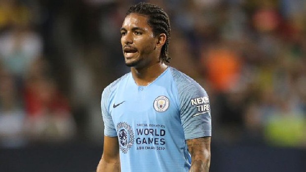 Fenerbahçe, Manchester City’nin 21 yaşındaki orta sahası Douglas Luiz’e yöneldi. (Akşam)