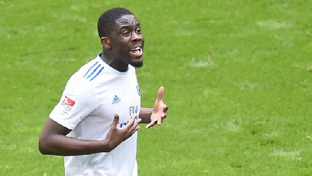 Orta saha için birçok oyuncunun ismi Fenerbahçe ile anılıyor. Bunlara Orel Mangala da eklendi. 21 yaşındaki Belçikalı oyuncu geçtiğimiz sezonu Hamburg’ta kiralık olarak geçirdi. Bonservisi Stuttgart’ta bulunan Mangala için Sarı-Lacivertliler’in girişimlerde bulunduğu iddia edildi. (Fanatik)