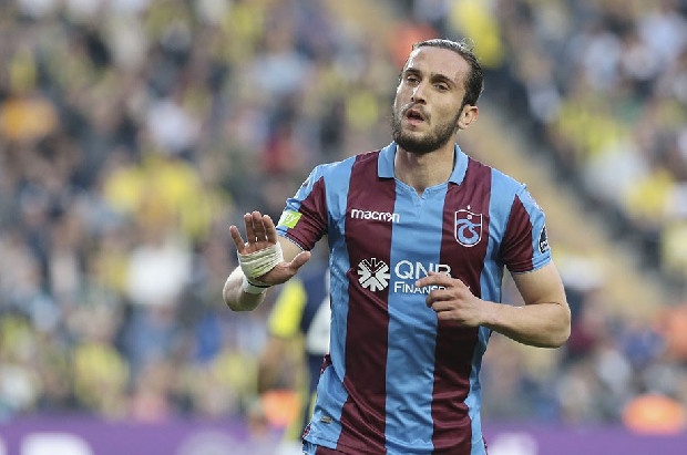 Lille Başkanı Gerard Lopez, RMC Radyosuna konuştu. Yusuf Yazıcı için, “Bizi çok ilgilendiren bir oyuncu. Teknik kriterlerinin yanı sıra sonra temel kriterlerden biri olan yaş kriterine çok uygun. Patlayabilme kabiliyeti ve oyuncunun LOSC projesine katılma isteği de diğer önemli kriterler. Yusuf gerçekten Lille’in oyuncusu olmak istiyor” dedi.