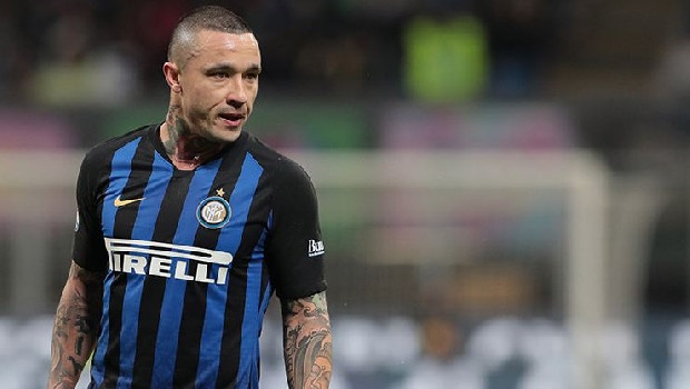 İtalyan medyasının, Galatasaray’ın da transfer gündeminde yer alan Nainggolan’ın, kanser tedavisi gören eşinin isteğiyle Cagliari’ye gideceği yönündeki iddia, bizzat kulüp başkanı tarafından yalanlandı. (Fanatik)