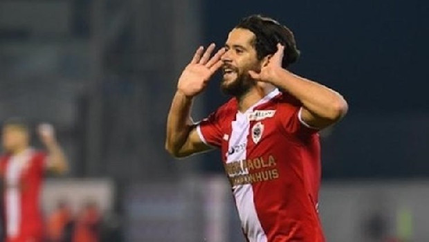 Trabzonspor, transferde hareketli saatler yaşamaya devam ediyor. Bordo-Mavililer’in, kanat transferi için düğmeye bastığı ve Belçika’nın Antwerp takımında forma giyen İvo Rodrigues’i gündemine aldığı öne sürüldü. 25 yaşındaki Portekizli oyuncuyla ilgilenen Karadeniz temsilcisinin, menacerler üzerinden ilk adımı attığı konuşuluyor. 2017’de Porto’dan transfer edilen ve Belçika’ya gelen Rodrigues hem sol hem de sağ kanatta oynuyor. 2021’de kontratı bitecek Rodrigues, geçen sezon 29 maçta 5 gol, 2 asistlik performans gösterdi