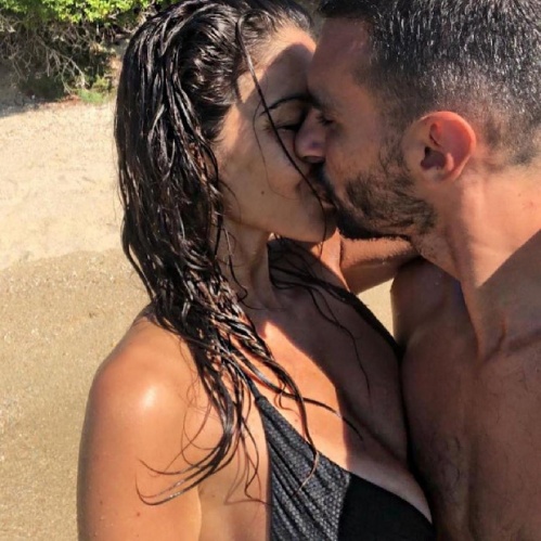 Sağ bek arayışlarına devam eden Beşiktaş’ın Santon’dan sonra bir başka İtalyan sağ bek Davide Zappacosta için devreye girdiği iddia edildi…

Siyah-beyazlıların Genoa ile görüşmelere devam eden Chelsea’nin 28 yaşındaki sağ beki için İngiliz kulübüne kiralama teklifi yaptığı, cevap beklediği bildirildi. (Fotospor)