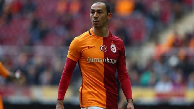 UMUT BULUT | TOULOUSE >> GALATASARAY | 2012 | Bir önceki sezonu şampiyon tamamlayan Galatasaray, Şampiyonlar Ligi’nde kalıcı olabilmek için önemli oyuncuları kadrosuna katıyordu. O isimlerden biri olan Umut Bulut, gol yollarındaki etkinliği ve bitmek bilmeyen enerjisiyle taraftarların gönlünde taht kuruyordu.