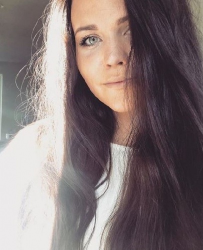 Julia Kiran Instagram hesabından paylaştığı fotoğraflar ile gündem olmayı başardı.