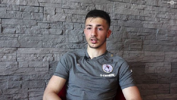 Kadroya genç bir forvet alıp bu mevkide de geleceğe yatırım yapmak isteyen Fenerbahçe, Hollanda'nın Sparta Rotterdam takımında oynayan Halil İbrahim Dervişoğlu'nu gündeme aldı. Transferdeki en büyük sorun ise oyuncunun babasının Türkiye'ye gitmesini istememesi. (Habertürk)