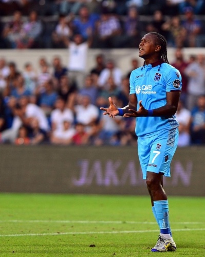 Rodallega'nın Trabzonspor'la olan sözleşmesi sezon sonunda bitiyor. Teknik direktör Fatih Terim'in de transferine sıcak baktığı 33 yaşındaki oyuncu için Karadeniz ekibine, para ve takas önerisinde bulunulduğu ve görüşmelerin sürdüğü öğrenildi.