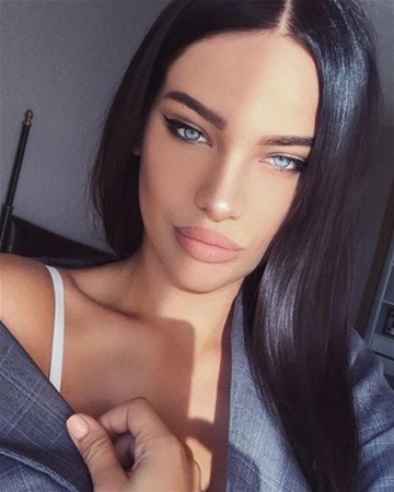 Dünyanın en güzel manken ve modelleri arasında gösterilen Adriana Lima’ya Rusya’dan rakip çıktı.
