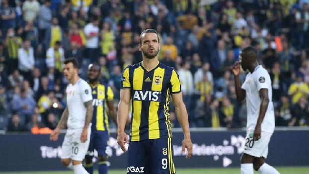 Sarı-Lacivertli ekipte sözleşmesi biten İspanyol forvet, ülkesine dönüyor. Roberto Soldado’nun, 2008-2010 yılları arasında formasını terlettiği Getafe ile anlaşmaya yakın olduğu öğrenildi. (Fanatik)