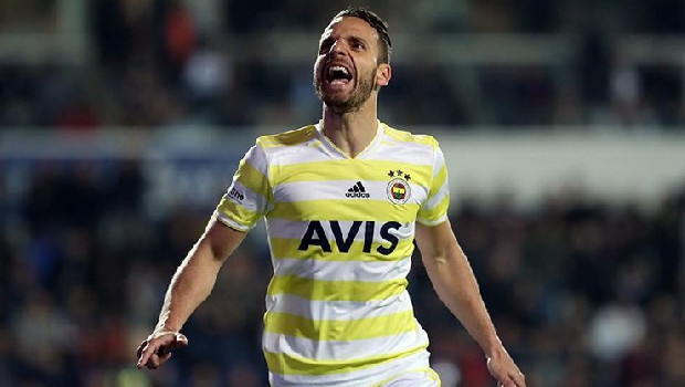 Fenerbahçe ile sözleşmesi sona eren İspanyol golcü Roberto Soldado'ya Getafe tarafından yapılan teklif ortaya çıktı. Sarı-Lacivertli takımda 4 milyon Euro kazanan 34 yaşındaki golcüye, 600 bin Euro önerildi. (Fanatik)