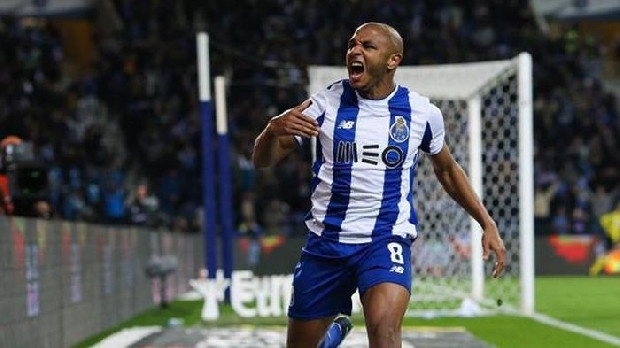 Yacine Brahimi, transfer şartlarını soran G.Saray’dan şoke edici taleplerde bulundu. Bonservisi elinde olan 29 yaşındaki futbolcu, yıllık 4 milyon Euro’dan 4 senelik sözleşme garantisi, 5 milyon Euro imza parası ve 4 milyon Euro da menajerlik ücreti isteyince transferinden anında vazgeçildi! (Hürriyet)