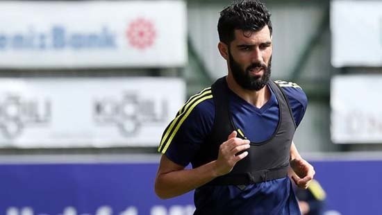 Bir türlü beklenen patlamayı yapamayan ve savunmaya istenen katkıyı sağlayamayan Portekizli futbolcu için karar verildi.
