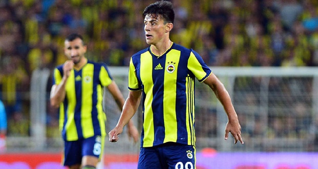 Sky Italia’da yer alan habere göre; Napoli’de başkan Aurelio de Laurentiis’in yetki verdiği bir ekip, Eljif Elmas transferi için İstanbul’da bulunuyor.

Haberde; Fenerbahçe ile Napoli arasında pazarlıklarında ciddi bir şekilde sürdüğü ve Napoli’nin oyuncuyu Inter’e kaptırmamakta kararlı olduğu vurgulandı.