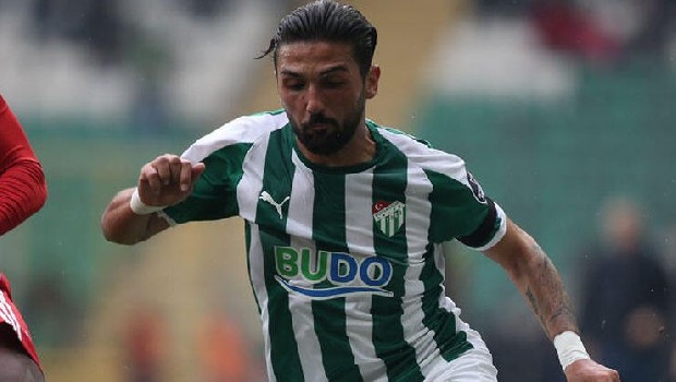 Adriano gitti! Rota Umut Meraş... Beşiktaş'ta Bursaspor’lu Umut Meraş’ın adı tekrar öne çıkarıldı. Uzun süredir Beşiktaş’ın takibinde tuttuğu tecrübeli sol bek konusunda çalışmaların tekrar hızlandırıldığı bildirildi.