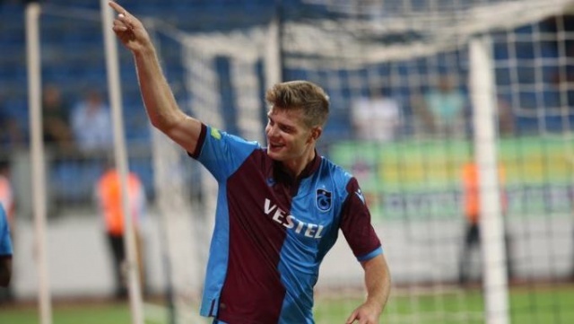 Norveçli santrforun rakip fileleri havalandırdığı 6 lig maçında Bordo-Mavili takım 12 puan topladı. Böylece Karadeniz ekibi primleri kazandı. Ligde 6, Avrupa’da 2 gol atan Sörloth, 3 de asist yapıp takımına 11 gollük katkı verdi.