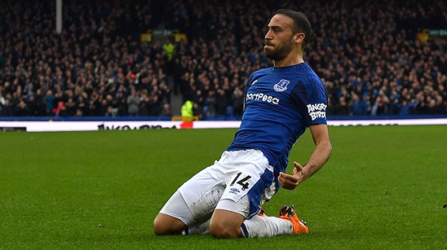 Everton'da teknik direktör Sam Allerdyce, Cenk Tosun ile ilgili flaş bir karar verdi.