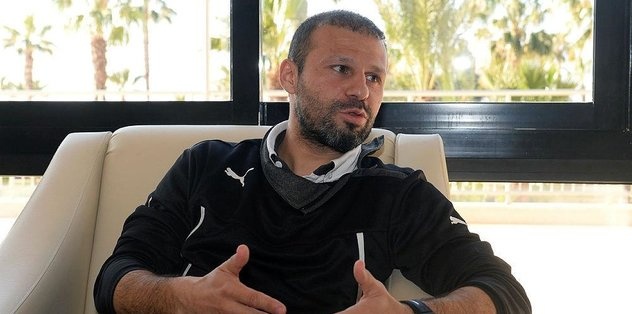 Tam 10 senedir ülkemizi Rusya’da temsil eden ve geçtiğimiz aylarda muhteşem bir törenle 20 yıllık futbol kariyerini noktalayan Gökdeniz Karadeniz, önemli açıklamalarda bulundu. Trabzonspor’un sembol isimlerinden birisi olan Gökdeniz, Rusya macerasından, Avrupa’daki futbol anlayışına, Trabzonspor anılarından, yaşadığı ilginç anlara kadar birçok konuyu anlattı. İşte Gökdeniz Karadeniz’in o açıklamaları...