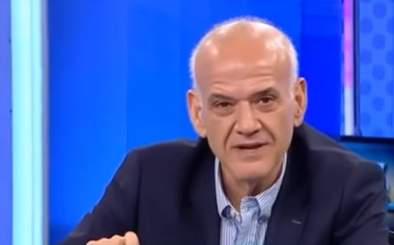 - Boluspor gibi TFF 1. Lig'in iyi bir takımına yenilmek Fenerbahçe'de manevi problemler yaratır yaralar. Aykut Kocaman ne anlatıyor bana, Boluspor'u geçtim sen Vardar gibi 2 gömlek daha kötü bir takıma elendin. Fenerbahçe 8'de 8 yapabilir ama bu bile şampiyonluk için yetmeyebilir. Fenerbahçe'nin Boluspor'a tartışmalı bir kaleci transferi yaptı, Allah'ın sopası yok Allah bunun cezasını verdi.