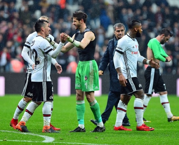 Fabri: Şenol Güneş yabancı kaleciye her zaman karşı oldu. Beşiktaş Fabri’yi de yedek olarak tercih etti. Sambade önerdiği için daha önceki dönemden ön anlaşma yapılan İspanyol kaleciye imza attırılmak zorunda kalındı.