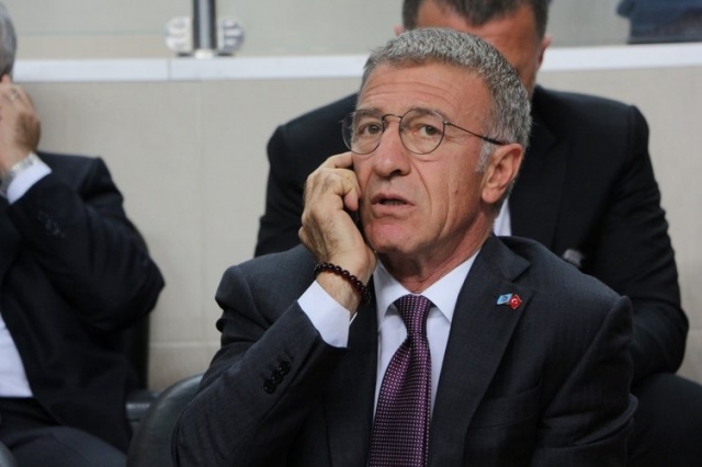 Trabzonspor'da önceki gün gerçekleşen kongrenin ardından başkanlığa seçilen Ahmet Ağaoğlu ve yönetim kurulu ilk toplantısını seçim sonrası bir otelde gerçekleştirdi. Ağaoğlu burada yöneticilerine çok zor bir görevi devraldıklarını yineleyerek, "Tüm kararları ortak alacağız. Kararların altında her yöneticinin imzasının olmasını isterim. Birlikte bu işin altından kalkacağız ve Trabzonspor'u ayağa kaldıracağız" dediği öğrenildi. Aynı toplantıda daha önceden de kararlaştırıldığı gibi futbol takımıyla ilgili transfer, teknik adam, gelecek-gidecek oyuncularla alakalı tüm kararları alması için başkan başdanışmanı ve genel koordinatör olarak Özkan Sümer'e yetki verilmesi ve en kısa sürede göreve başlaması da kararlaştırıldı.